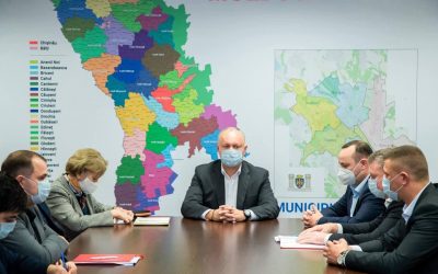 Провел встречу с кандидатами Блока коммунистов и социалистов на местных выборах, которые состоятся 21 ноября в 15 населенных пунктах Молдовы