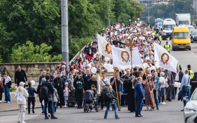 Тысячи человек откликнулись на призыв Партии социалистов и приняли участие в Крестном ходе и Марше семьи, который прошёл сегодня в Кишинёве в поддержку традиционных ценностей